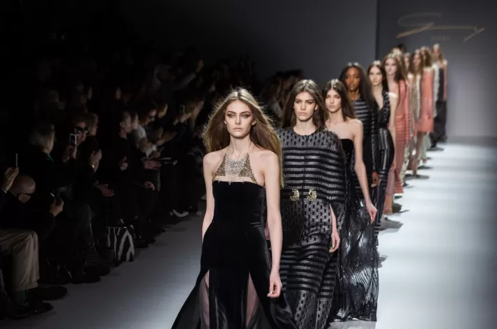 podyum uygulama kursu fiyatları